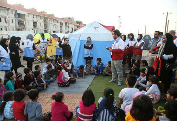 بسیج برای نجات کودکانه ها از آوار/ لرز زلزله در روزهای کودکی